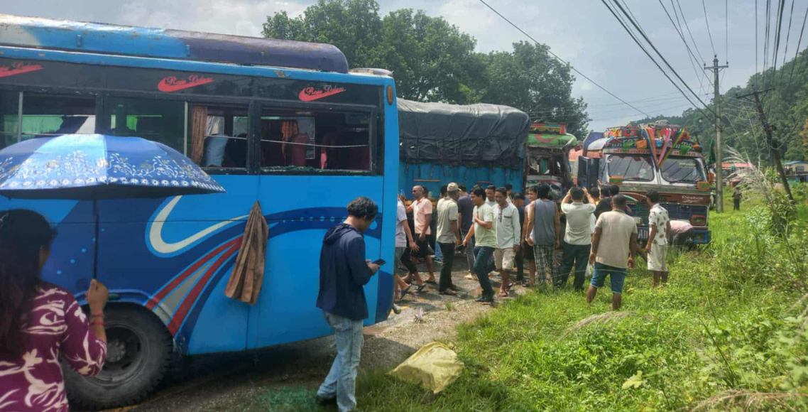 हेटौंडामा ट्याङ्कर, ट्रक र बस ठोक्किँदा ३१ जना घाइते