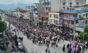 पोखरामा प्रहरीको गोली लागेर एक घाइते, गण्डकी प्रदेशका मुख्यमन्त्री कार्यालयमा तोडफोड