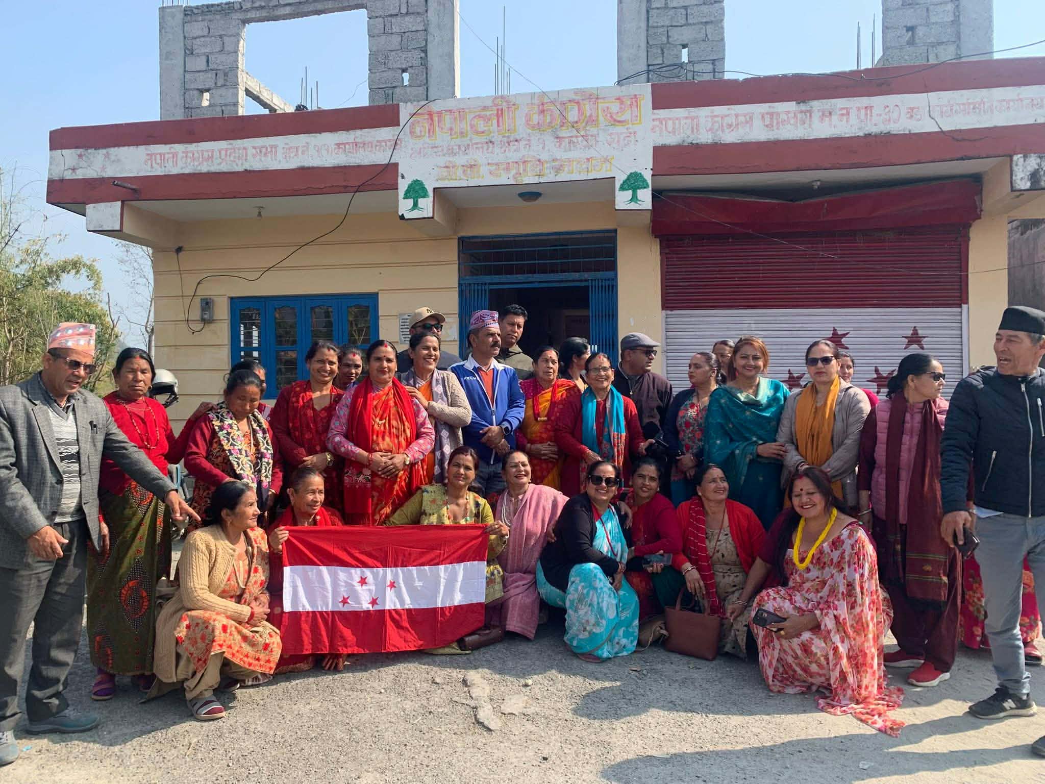 सुझाव सङ्कलन गर्दै कांग्रेस १ का उम्मेदवार रानाभाट