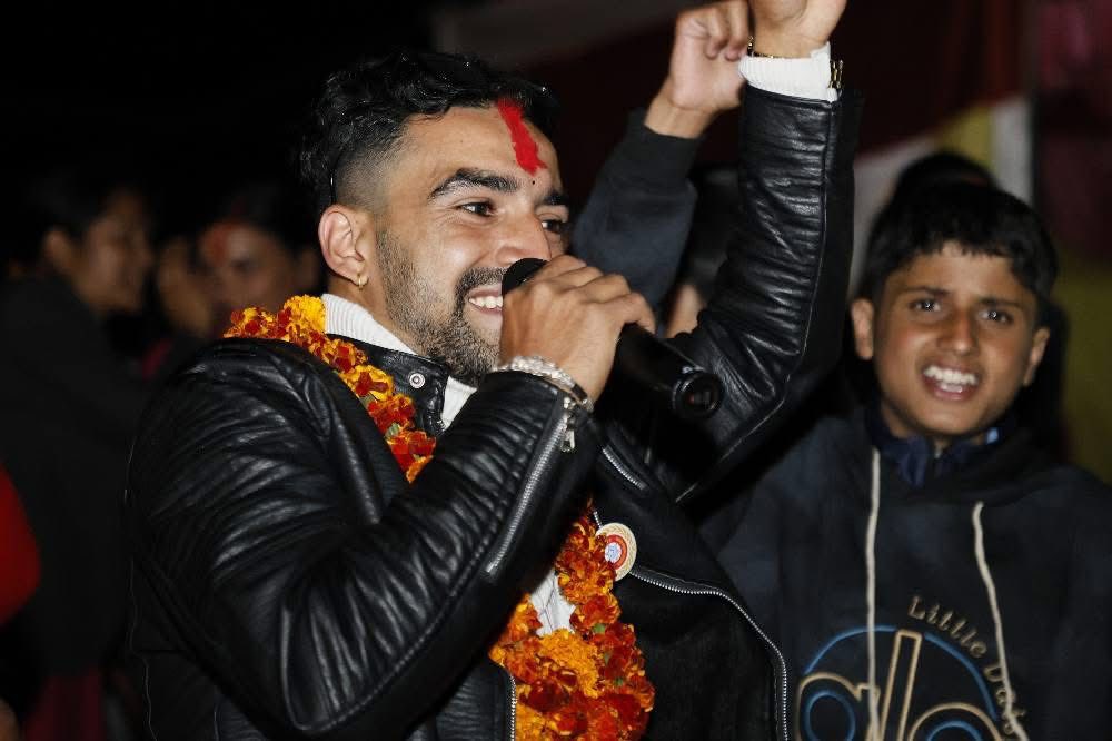 लोक दोहोरी स्टार सिजन १ मा अनिल चापागाईंको भावुक अपिल : टप ८ प्रवेशका लागि दर्शकसँग भोटको लागि आग्रह