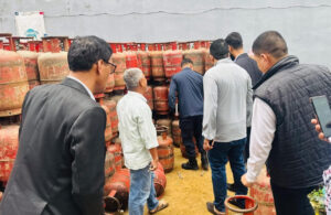 पोखराको लेकसाइडमा ग्याँस लुकाउने डिलरलाई ५० हजार जरिवाना