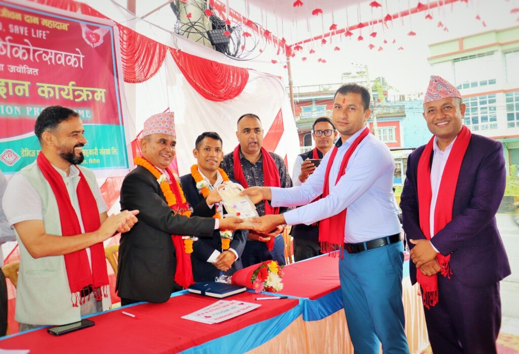 डेभिज फल सहकारीको रक्तदानमा ५१ यूनिट रगत सङकलन