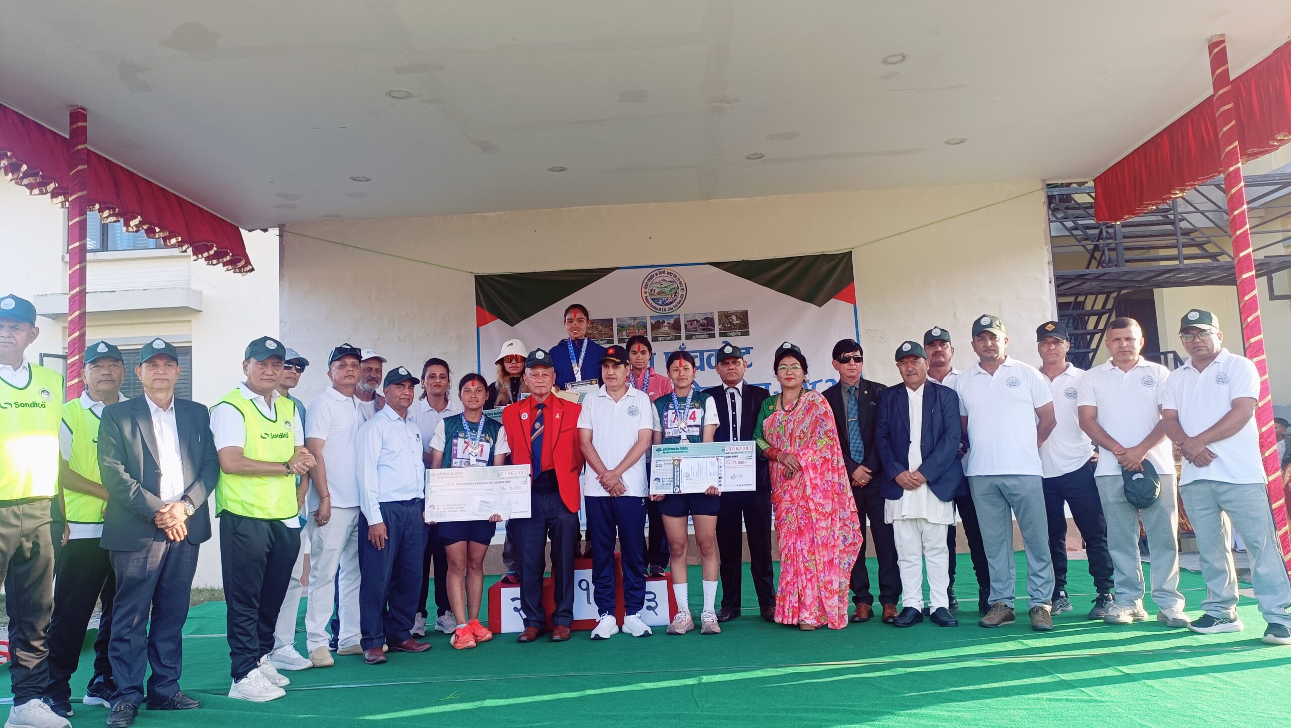 पोखरा पाँचकोट ५० किमि अल्ट्रा ट्रेल रेसको उपाधि मनकुमार रोका मगर र कल्पना बुढालाई